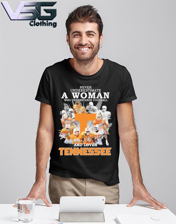 Never underestimate a women who understands football and loves Cincinnati Bengals  t-shirt, hoodie, sweater and v-neck t-shirt