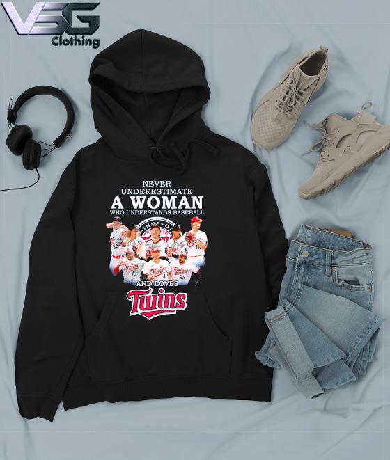 Never underestimate a woman who understands baseball and loves Minnesota  Twins signatures shirt, hoodie, sweater, long sleeve and tank top